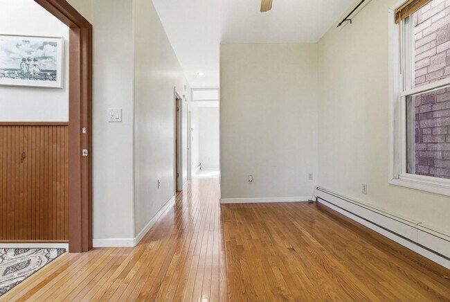 Foto del edificio - 470 Mallory Ave