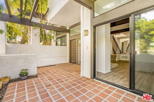 Foto del edificio - 1559 Palisades Dr