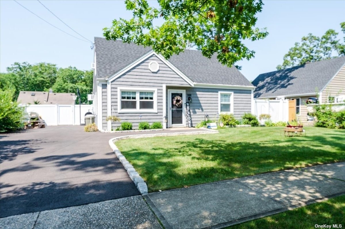 Primary Photo - 388 Seaford Ave