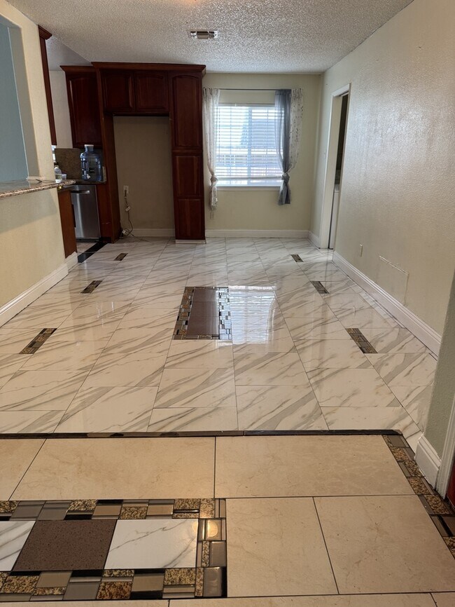 Foto del edificio - Tracy 4 Bedroom 2 Bathroom Home with a pool