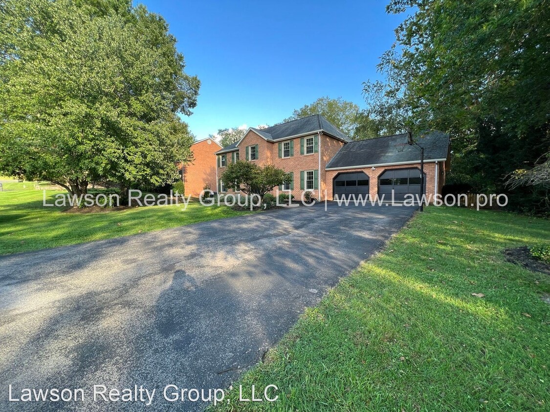 4 br, 3.5 bath House 4503 Farmwood Dr. House Rental in Cave Spring