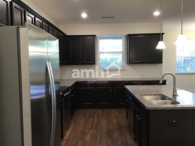 Building Photo - 84 Lindridge Dr