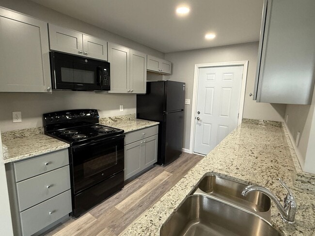 Building Photo - 1136 S Main St