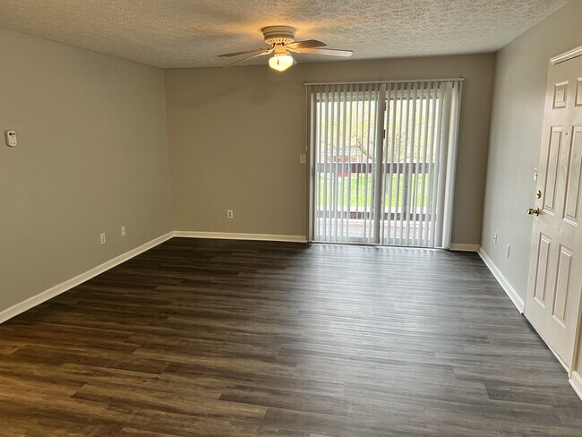 Foto del edificio - 4107 Blue Lick Ct