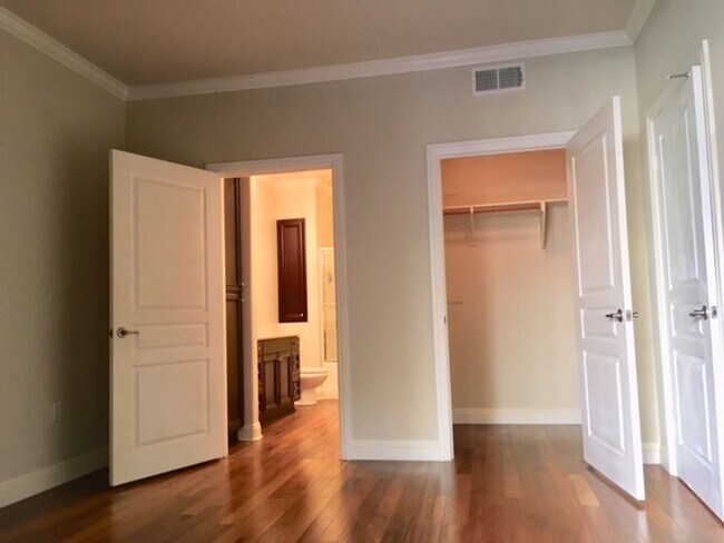 Building Photo - Watermarke: Lower 1 Bed 1 Bath Condo,