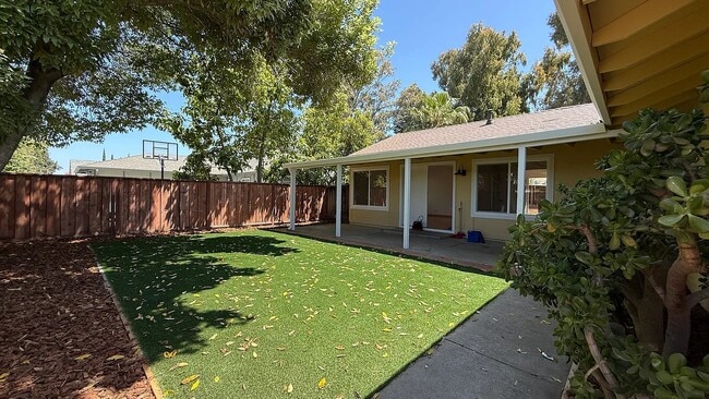Building Photo - 1510 Sierraville Ave