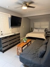 Building Photo - 1432 NE 5th Ave