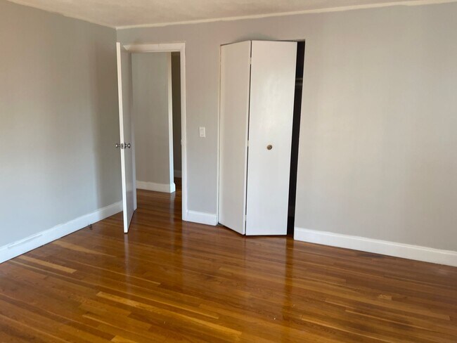 Foto del edificio - Renovated 2 bed next to BU and Train 1 Fre...