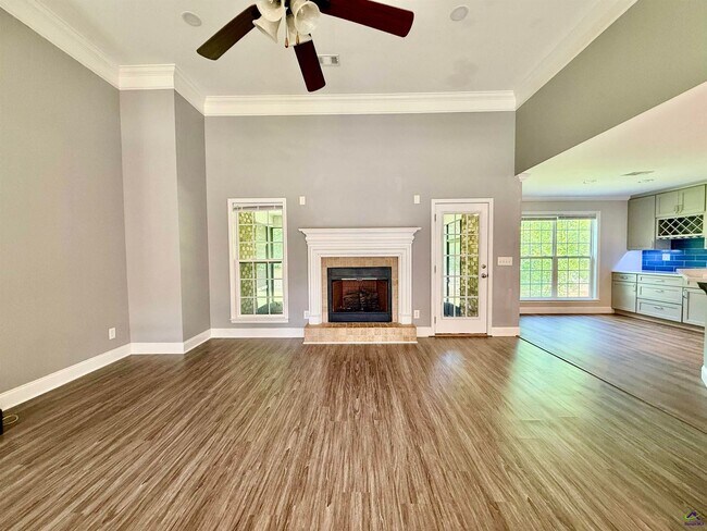 Foto del edificio - 410 Hill Ln