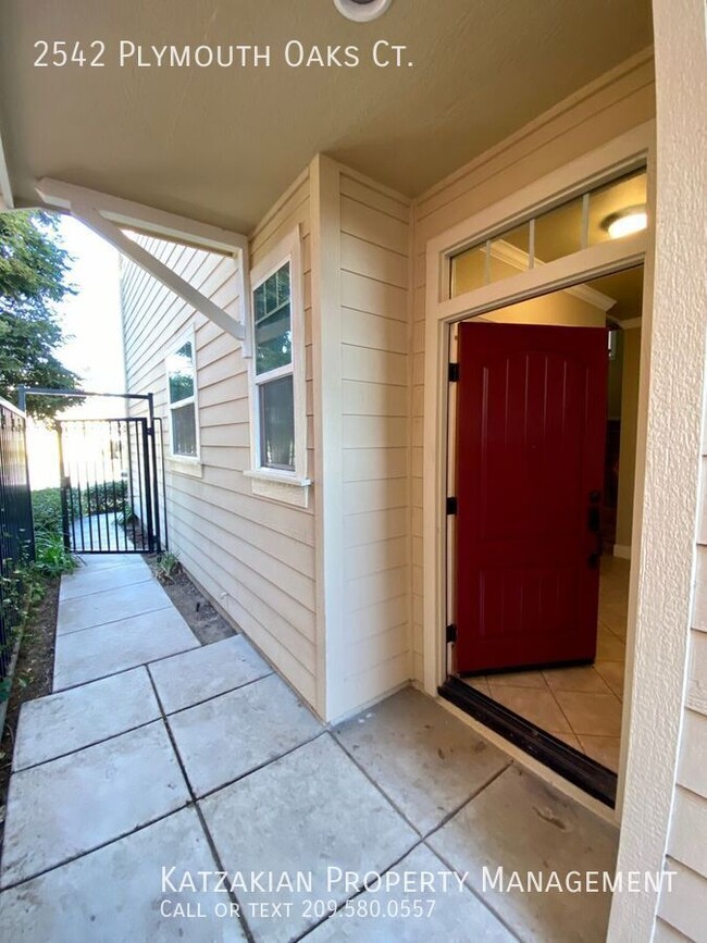 Building Photo - Two-Story 3-Bedroom 2.5-Bath House