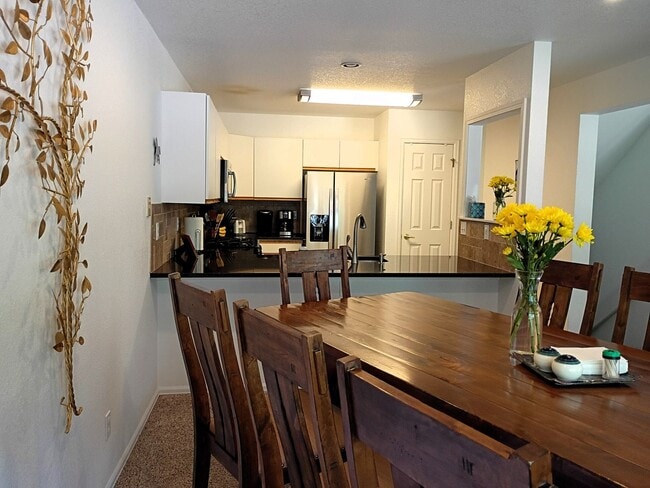 Building Photo - 600A Gold Dust Dr