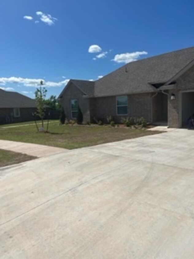 Primary Photo - Newly Built!