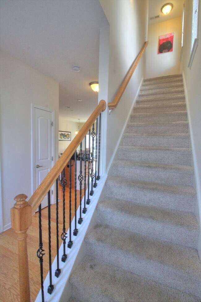 Foto del edificio - Beautiful 3 Bedroom/ 2.5 Bath Townhome in ...