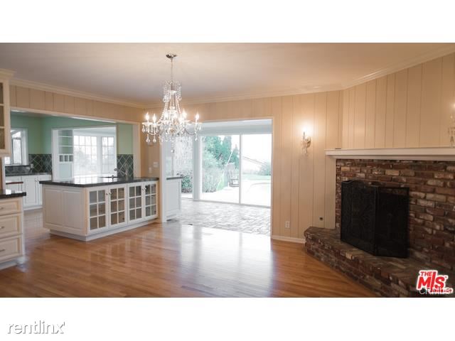 Building Photo - 5030 Del Moreno Dr