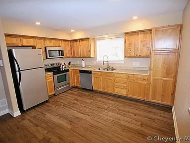 Building Photo - Gorgeous 2 Story Home