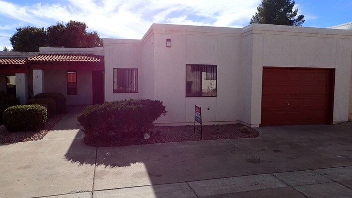 Primary Photo - 4511 Buena Loma Way