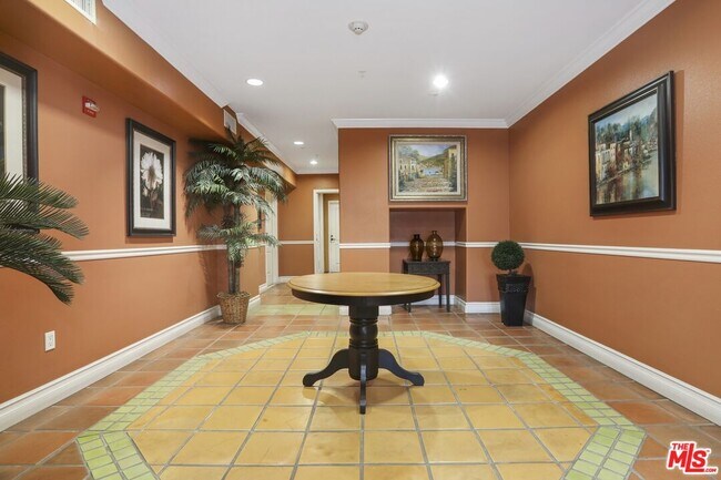 Foto del edificio - 4711 Ambrose Ave
