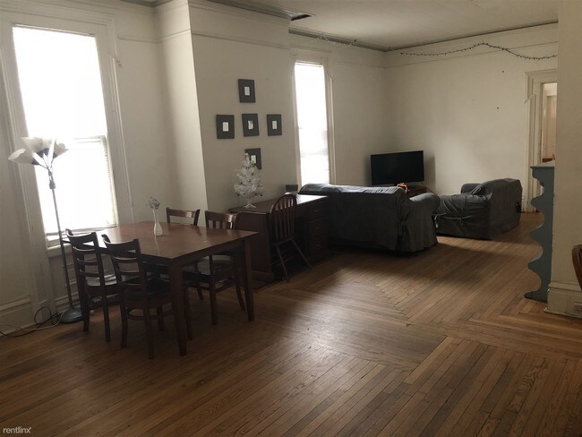 Foto del edificio - 3 br, 1 bath  - 420 S Division St 1