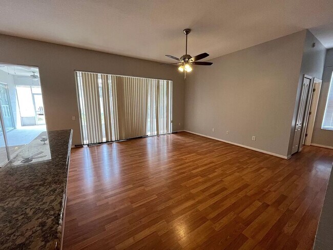 Foto del edificio - 5935 Chaps Dr