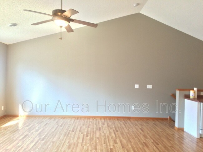 Building Photo - 5423 Elm Grove Ave