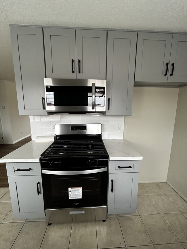 Building Photo - 220 Marguerita Ave