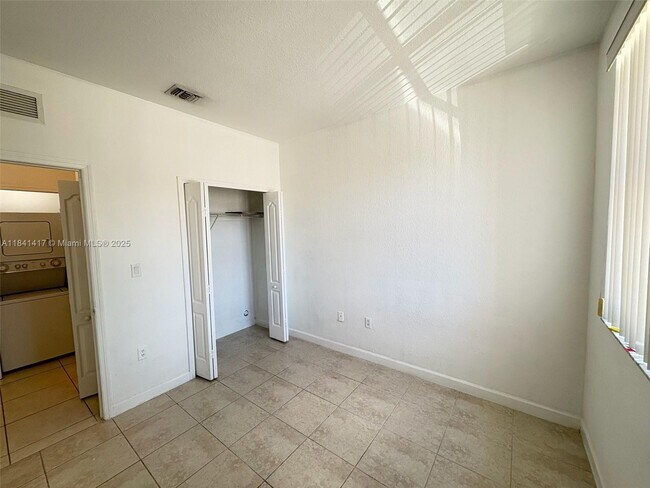 Foto del edificio - 2460 SE 16th Terrace
