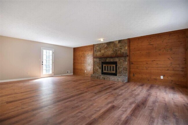 Building Photo - 380 Benjamin Cir