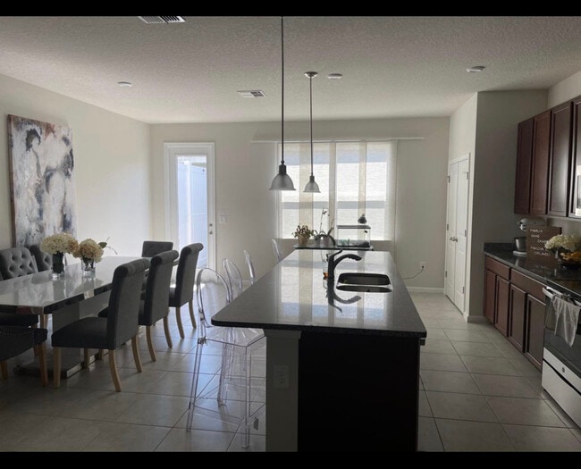Building Photo - 6217 Aralia Ivy Ln