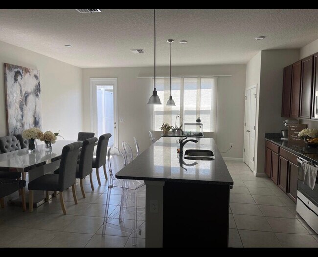 Foto del edificio - 6217 Aralia Ivy Ln