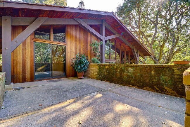 Foto del edificio - 415 Walsh Rd