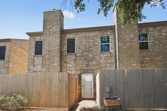Building Photo - 3102 Holly Hall St