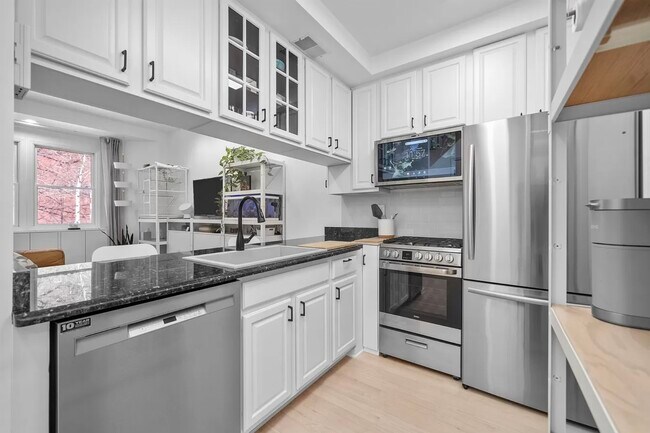 Building Photo - 159 Palisade Ave