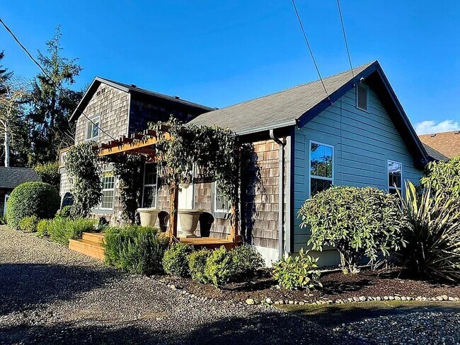 Building Photo - Stunning Designer Coastal Retreat | Fully Renovated Luxury Home in Ocean Park