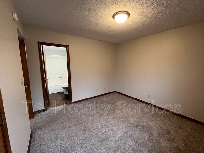 Foto del edificio - 751 N Rangeline Rd