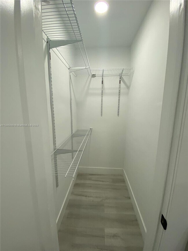 Foto del edificio - 3071 SW 27th Ave