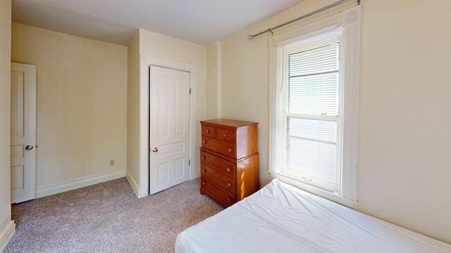 Building Photo - 319 Catherine St