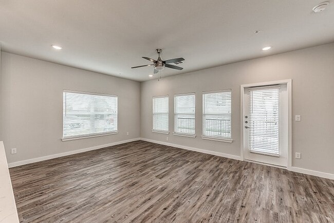 Building Photo - Limited-Time Offer: 2 Weeks Free on Modern 1-Bed!