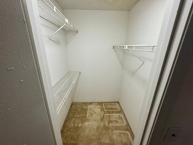 Foto del edificio - 360 Lake Ontario Ct