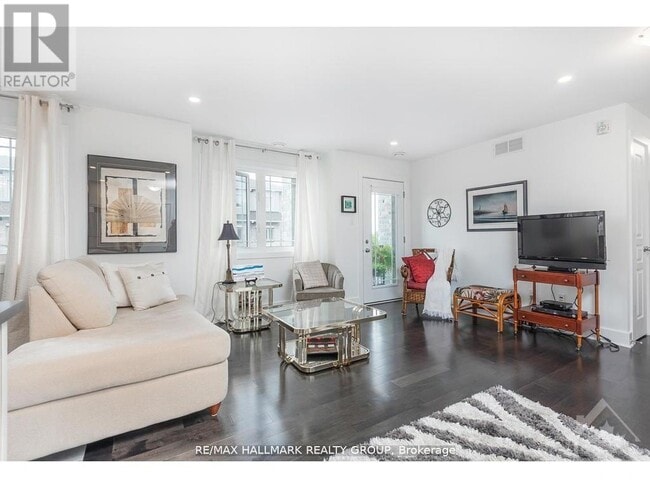 Building Photo - 340 Tribeca Private