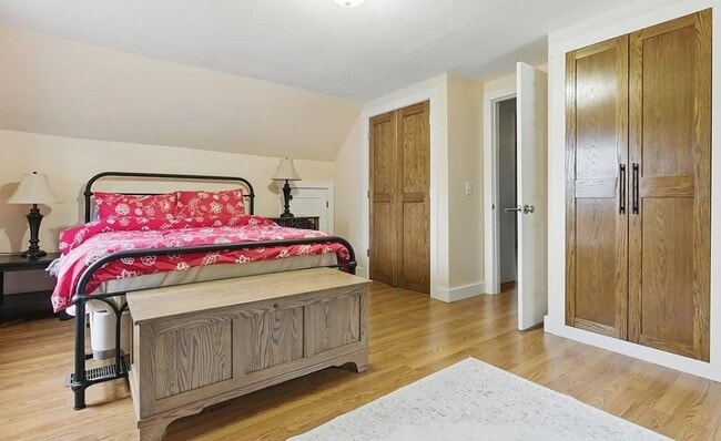 Foto del edificio - 332 Treble Cove Rd