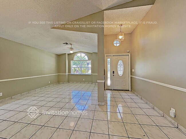 Foto del edificio - 8640 Tourmaline Blvd