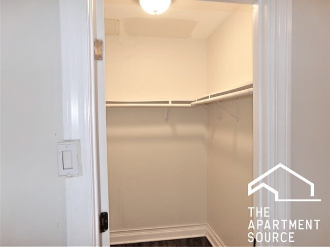 Building Photo - 2129 N Dayton St