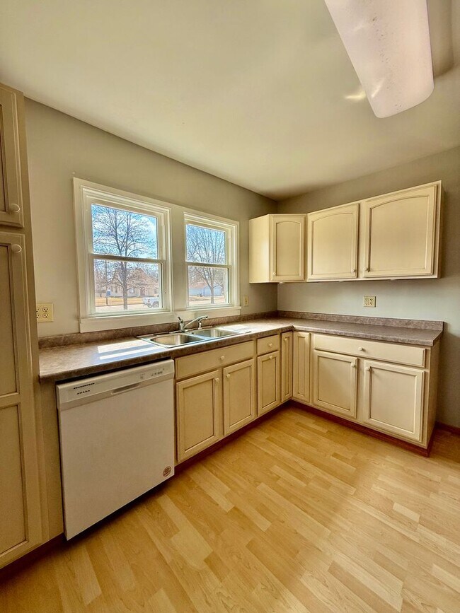 Building Photo - Cozy two bedroom one bath home
