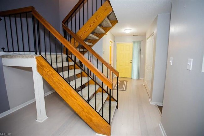Building Photo - 4304 Silverleaf Dr