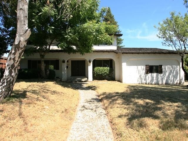 Foto principal - 5 bedroom in Fair Oaks California 95628