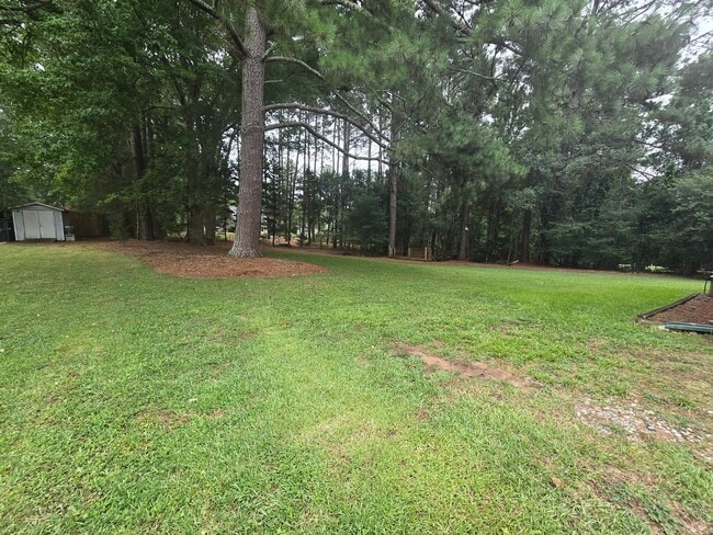 Foto del edificio - Quiet Neighborhood- Large Lot- Shed- Enclosed Sunroom! Community Pool & Tennis Courts!