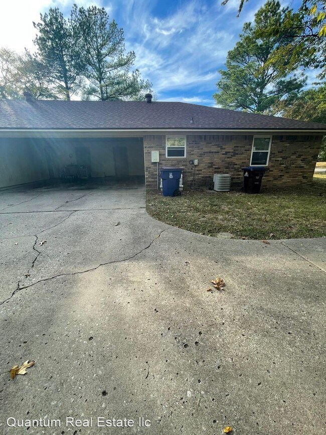 Building Photo - 2 br, 1 bath House - 3301 Fresno Ct.