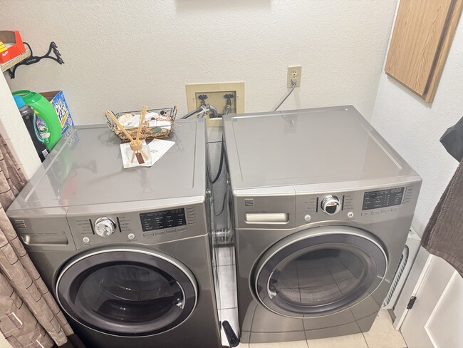 Washer and dryer - 932 22nd Ave S