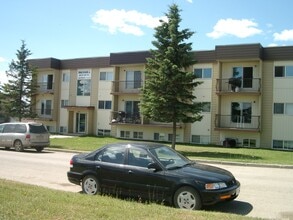 Building Photo - 9004-9086 86 St