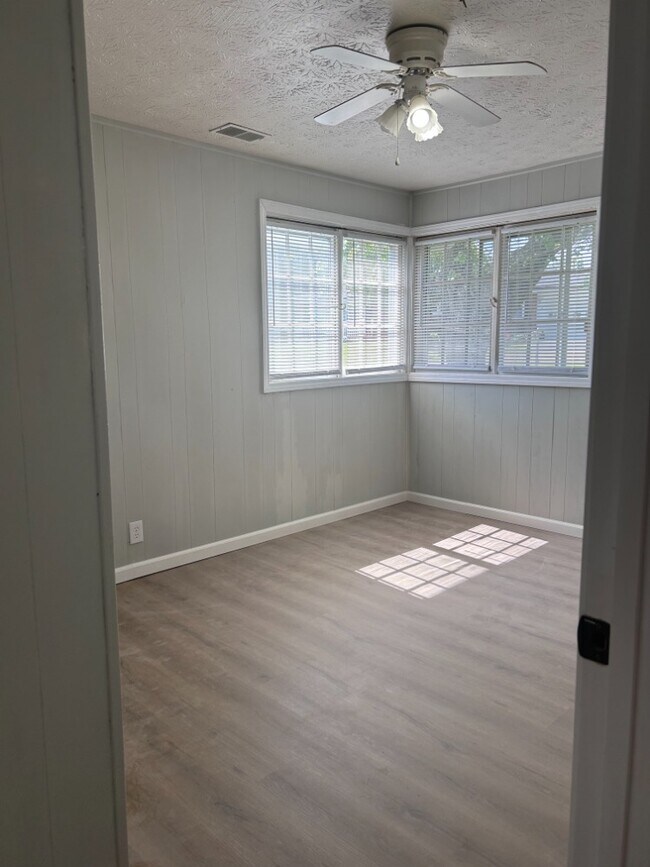 Building Photo - 1517 Highpoint Ave